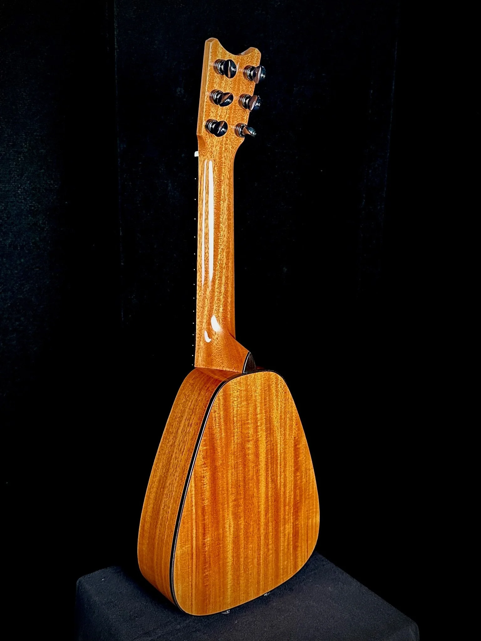 リトル·アーモニー Tiny Tenor 6-String Spruce/Mahogany 23003 | Romero Creations